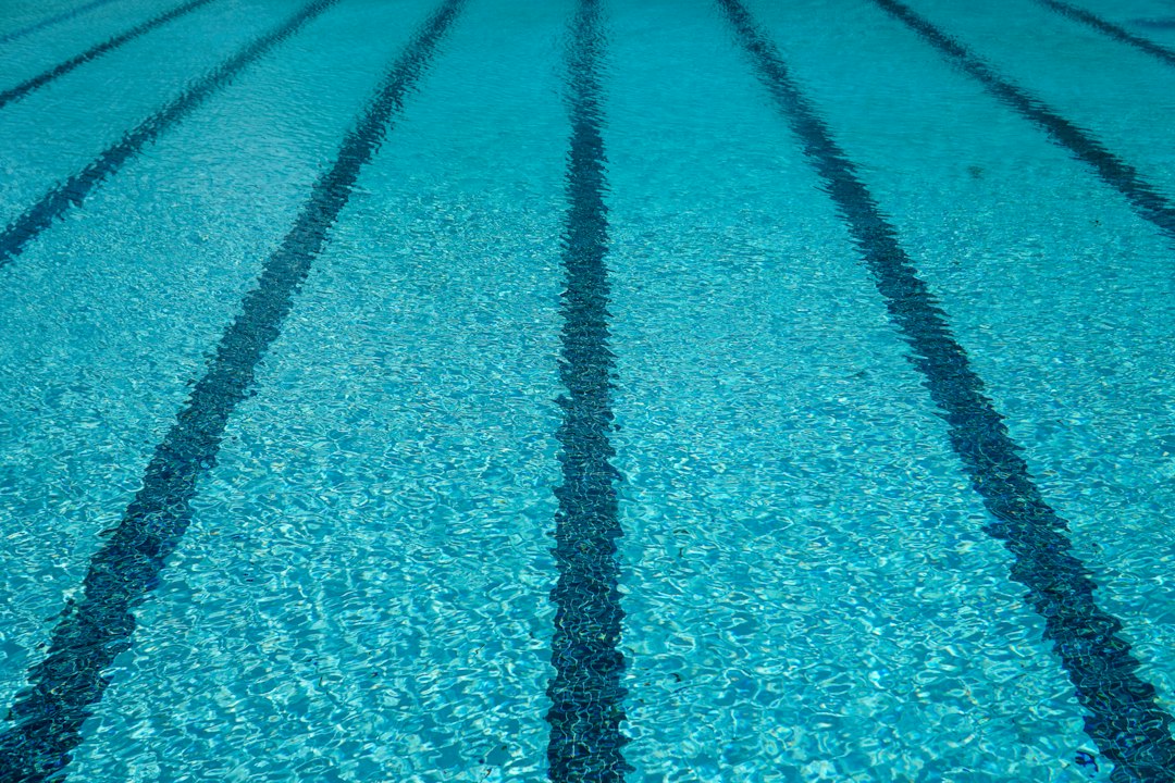 Laatste water uit je zwembad halen: zo pak je het aan