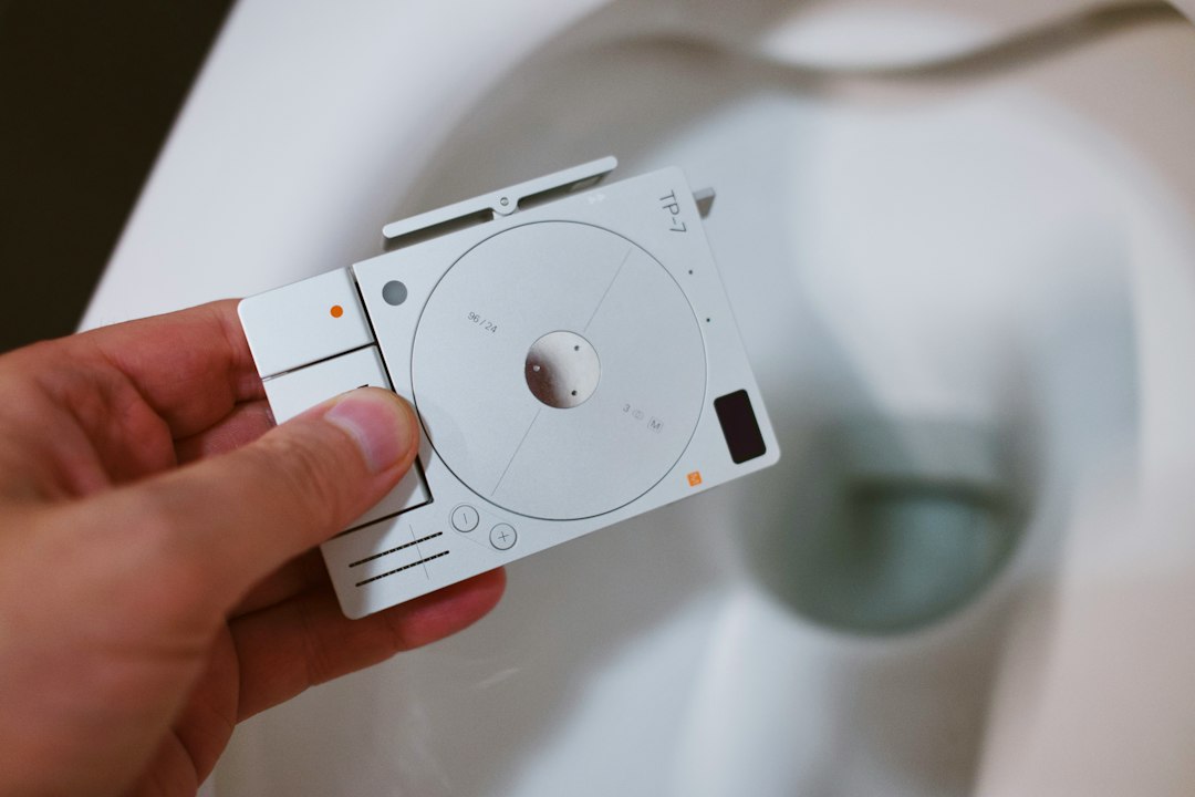 WC trekt leeg bij doorspoelen: oorzaken en wat je eraan doet