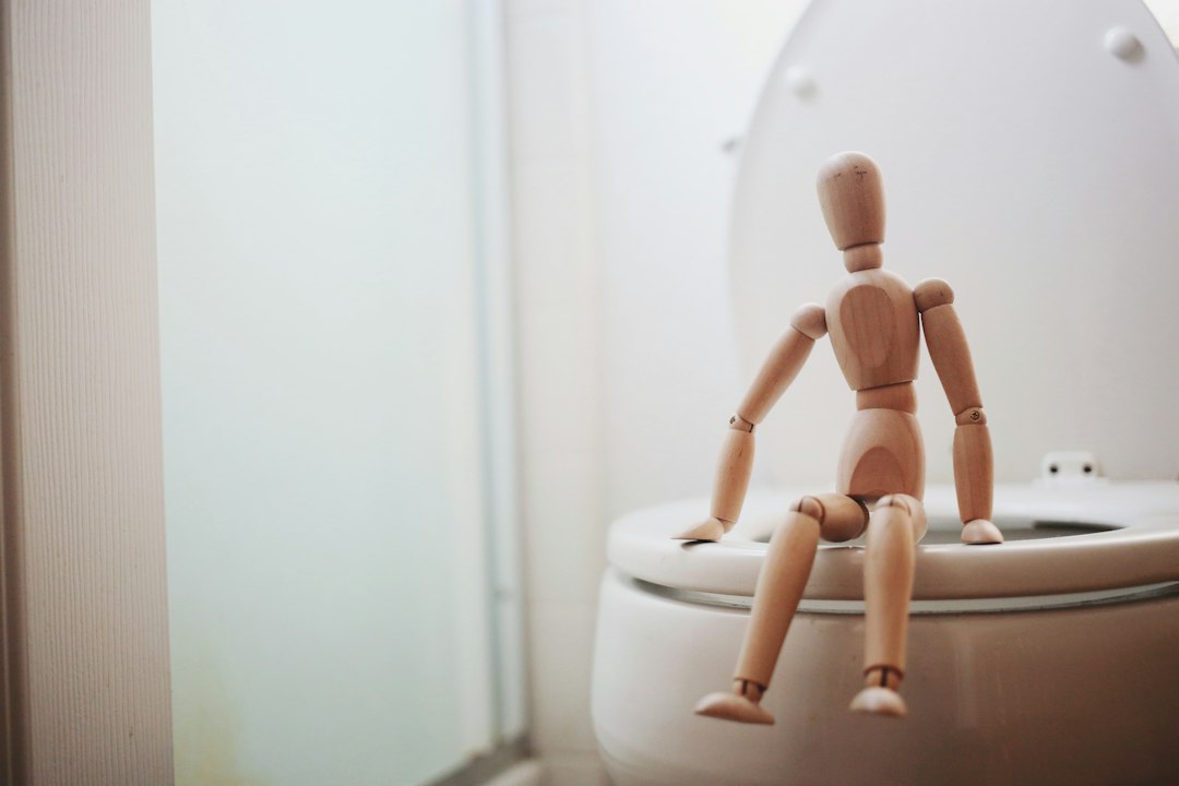 Wc ontstoppen met een plastic zak: zo werkt het stap voor stap